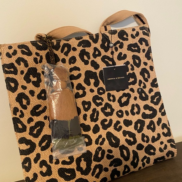 Leopard Print Tote‎ Bag with Tassel
America & Beyond - Picture 4 of 5